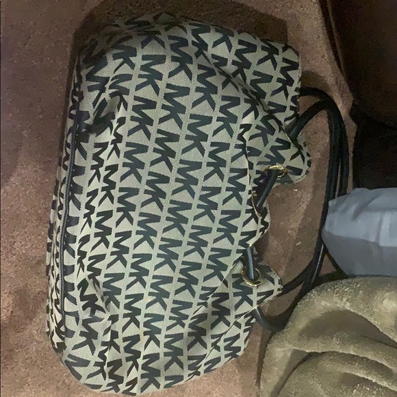 Michael Kors.purse . - Picture 2 of 2